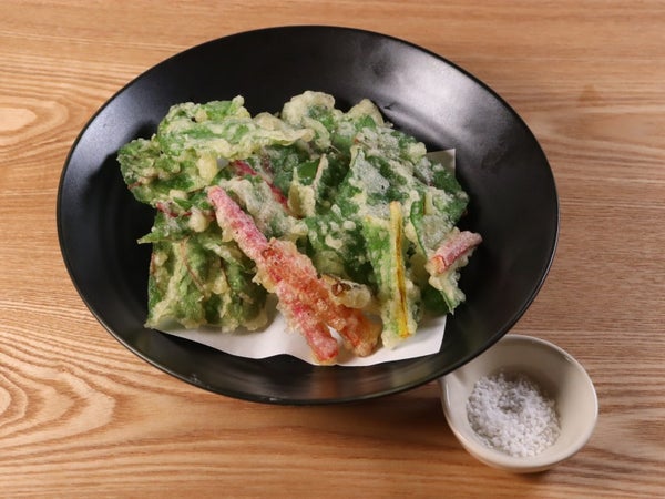 カラフル野菜の天ぷら（スイスチャード）